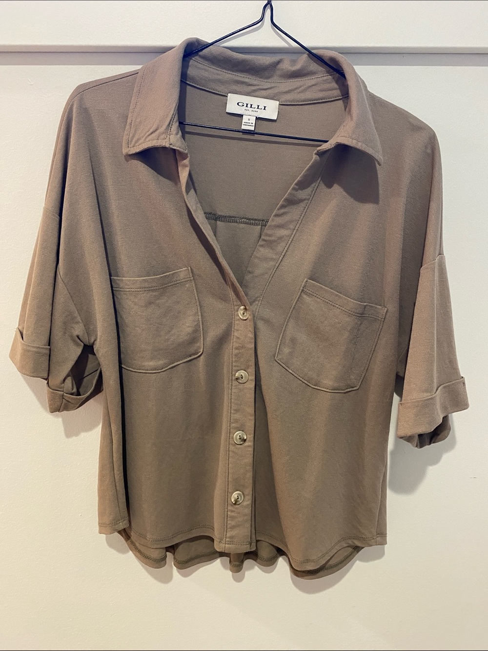 Gilli Taupe Short Sleeve Button Front Shirt